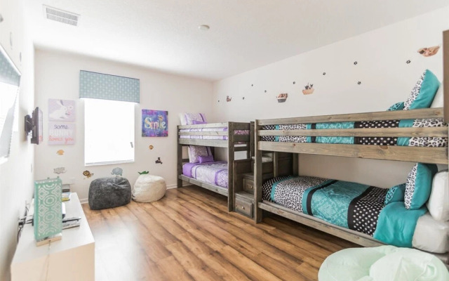 Lovely 6 Bedroom Home in the Solterra Community - 518