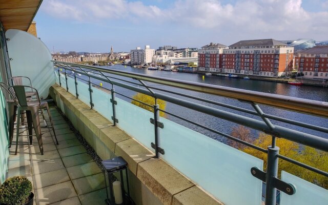 Apartment Overlooking Canal 2 Bedroom