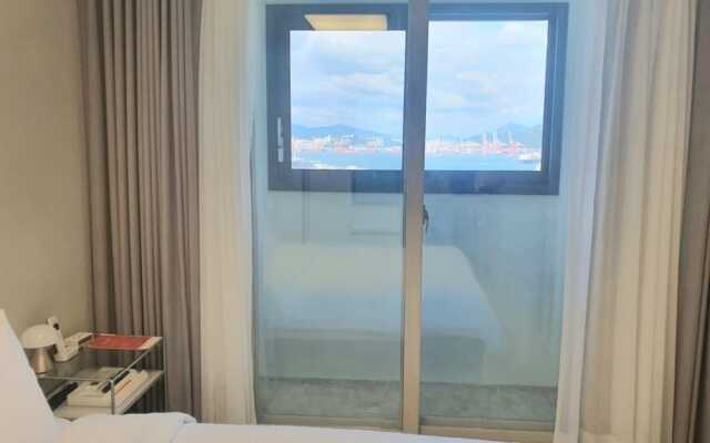 Shift Door Residence Hari