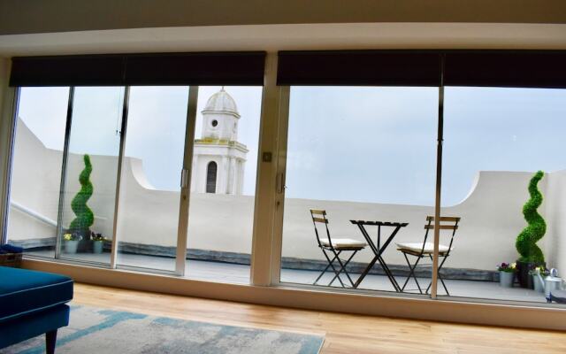 Three Bedroom Penthouse in Brighton