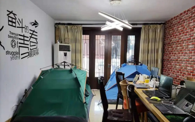 Pinkhostelling laternational