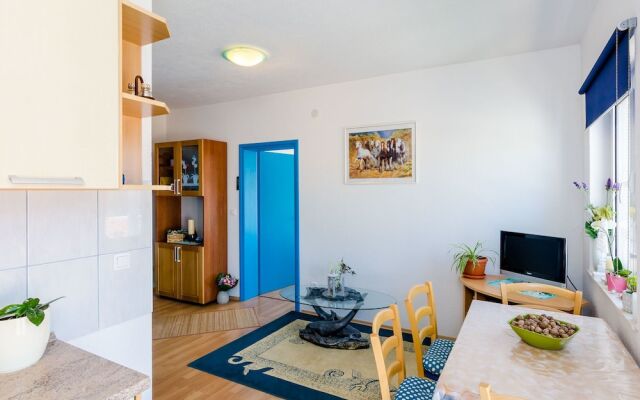 Comfortable Apartment With Amazing Seaview and Private Balcony,free Parking,wifi