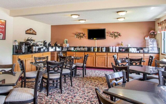 Clarion Pointe Bettendorf - Quad Cities