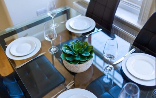 Luxurious 3 Double Bedroom Apartment Hammersmith