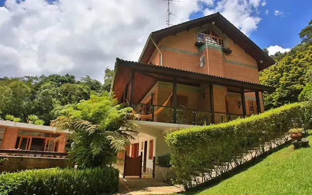 Linda Casa nas montanhas