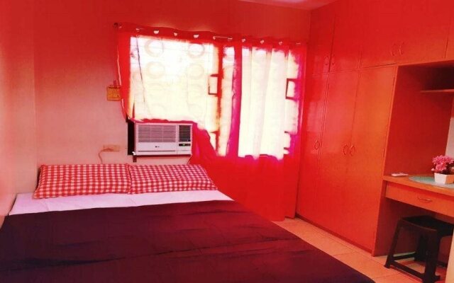 Jp McLoughlin's Boutique Apartelle