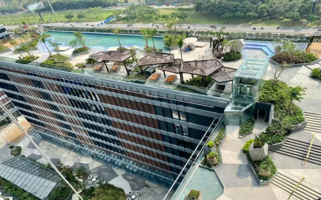 Eaton Park Riverside Luxury Vacation