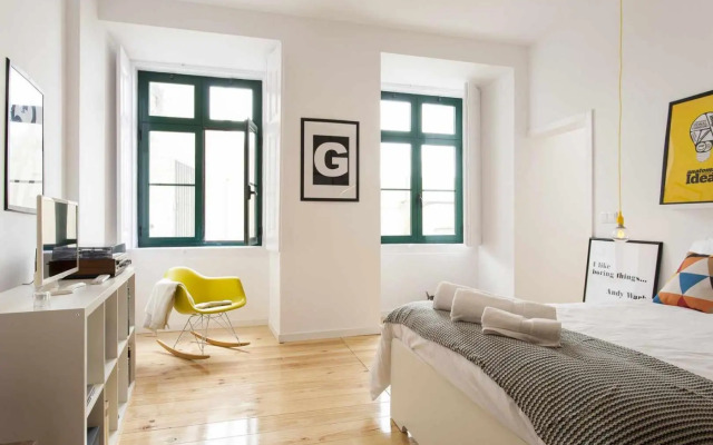 Modern New Studio in City Center- Yellow