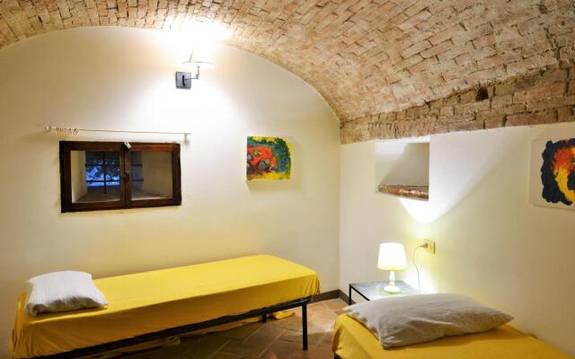 Nice apartment in Mantignana with shared pool