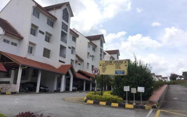 Selesa Hillhomes Cosy House