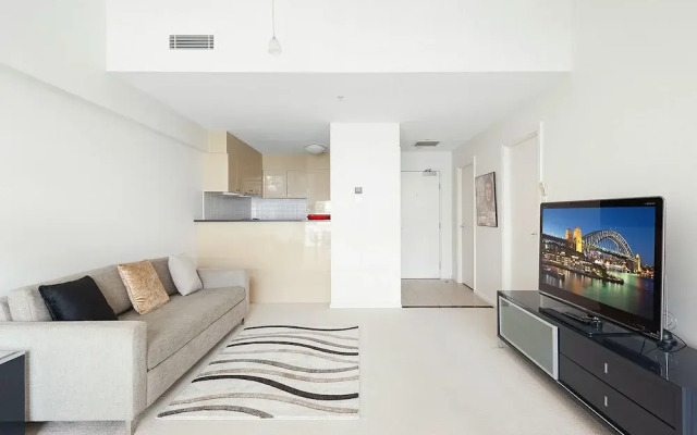 Waterfront Apt. on Sydney Harbour H390