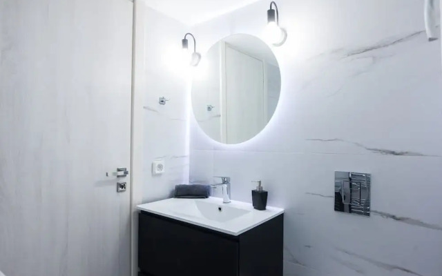 Brand new apt in Zografou