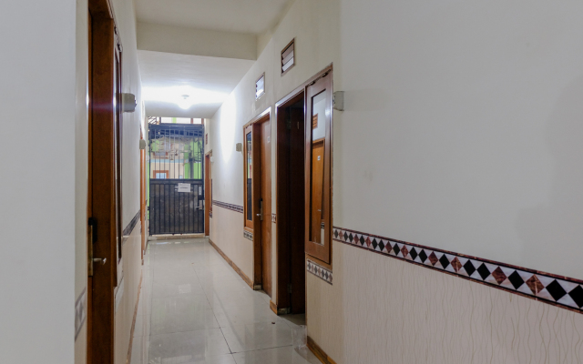 OYO 1293 Dei Residence Arjosari