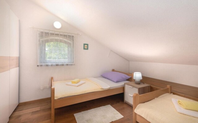 Stunning Home in Ostrobradic With Wifi and 2 Bedrooms