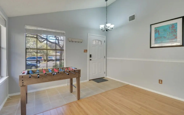 Austin Vacation Rental w/ Yard ~ 14 Mi to Downtown