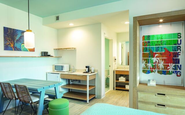 Universal Endless Summer - Dockside Inn and Suites