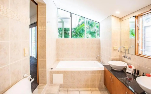 Four Mile Beach Retreat