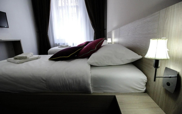 Hotel Story