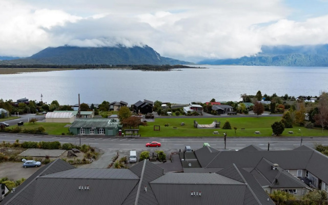 Hotel Lake Brunner