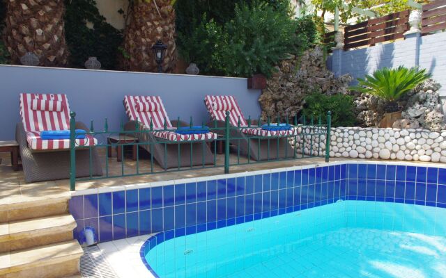 Faros Suites - Adults Only