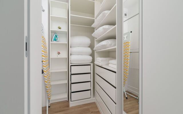 Modern Apartment With Parking by Renters