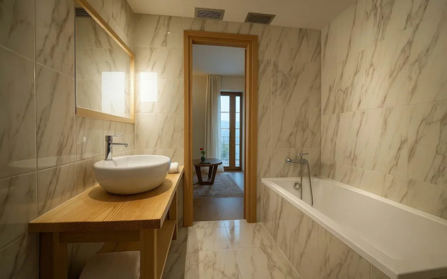 Arktos Hotel Deluxe Suite With Lake View