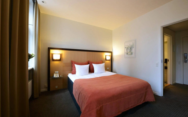 Ascot Hotel & Apartments
