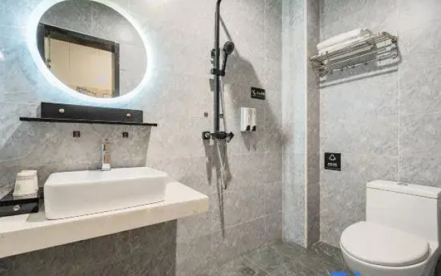 Yimi Hotel (Guangzhou Fangcun Metro Station Huadi)