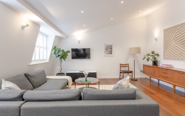 Well-Appointed 2 Bedroom East London Flat