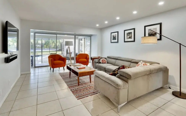 Watersedge - Private & Sanitized, Self Check-in. Perfect for Social Distancing & Working From Home. Private Pool, Pet Friendly. Super-host Support