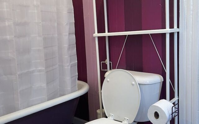 B-Love's Guest House