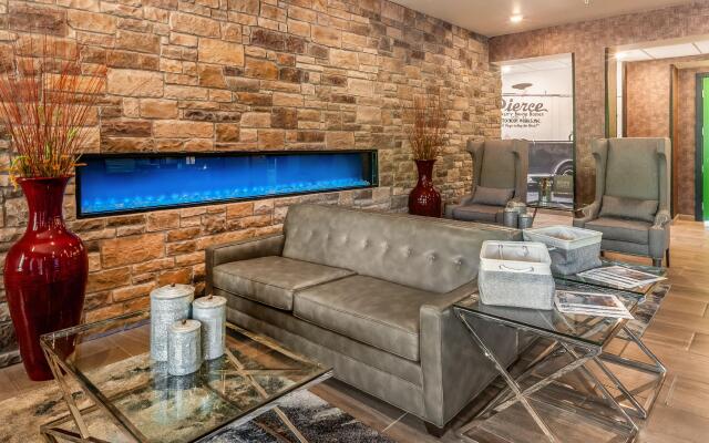 Cobblestone Hotel & Suites - Appleton International Airport