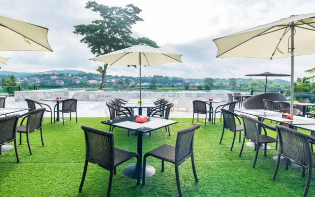 Chiangkhong Teak Garden Riverfront Onsen Hotel