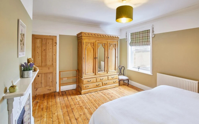 Host Stay Oakwood
