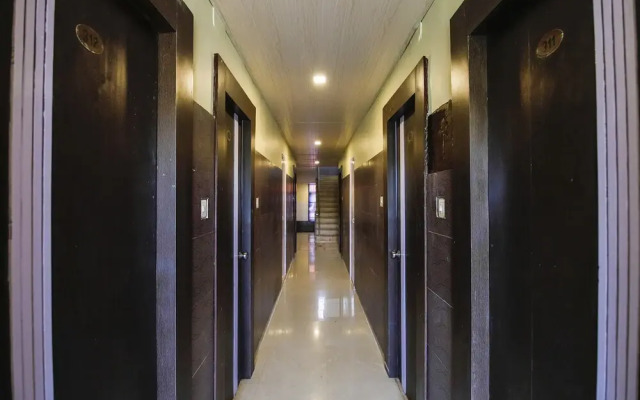OYO 23500 Hotel Blue Valley