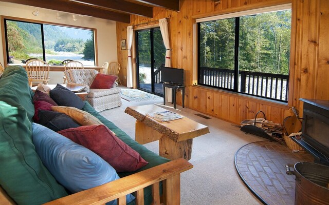 Index River Roost - Three Bedroom Cabin with River View