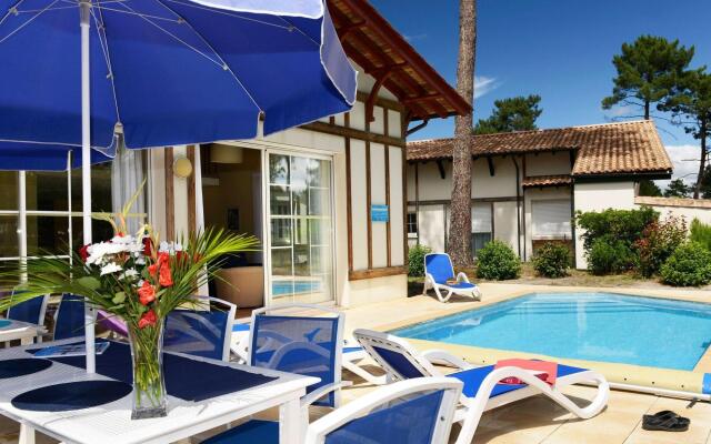 Semi-Detached Holiday Home in Green Surroundings