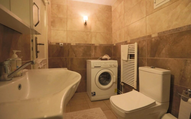 Serene House Surrounded by Nature in Beykoz