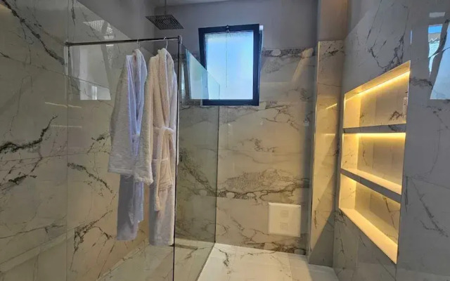 Boutique Hotel The Roots