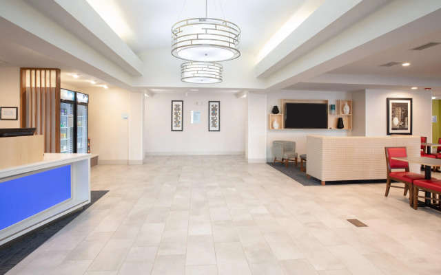 Holiday Inn Express Hotel & Suites Longmont by IHG