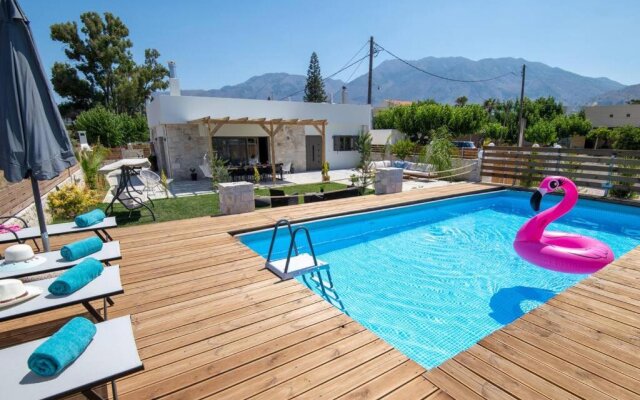 Villa 400 m from the beach 12 to 16 pers 2 pools