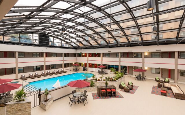 Holiday Inn Milwaukee Brookfield by IHG