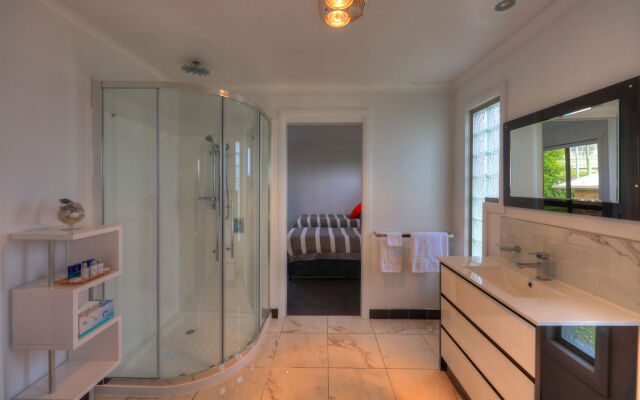 Rosebank Cottage Collection