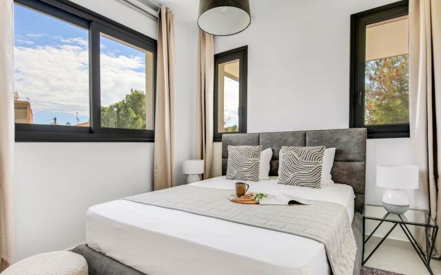 Sanders Triple - Lovely 1-bdr Apt With Balcony