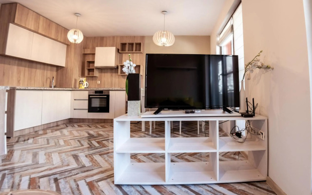 Bright 1BDR Apartment with a Balcony