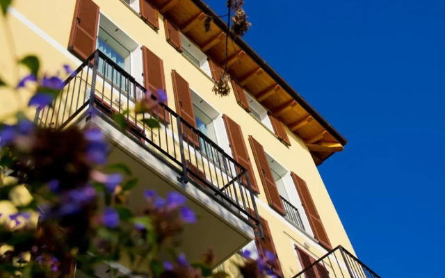 Lakefront Villa La Dolce Vita