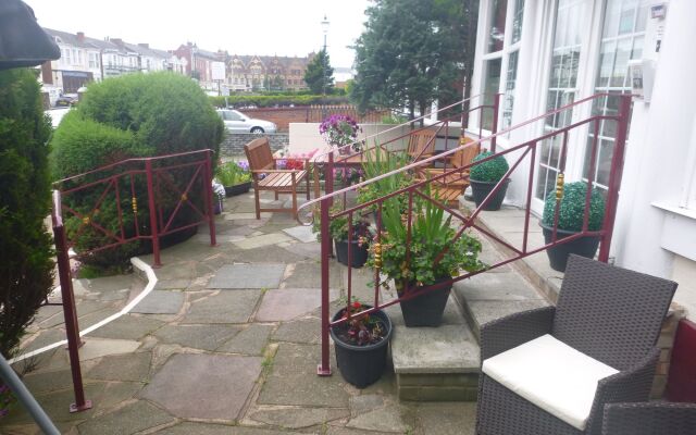 The Warwick Southport