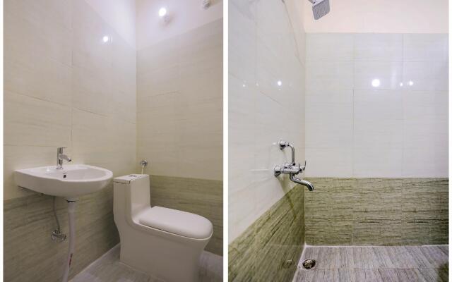 OYO 70438 Hotel R V Palace