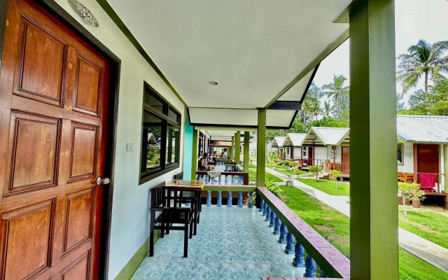 Lanta L.D. Beach Bungalows