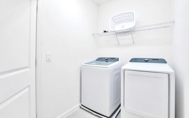 15br Mansion - With Pool Hot Tub Netflix